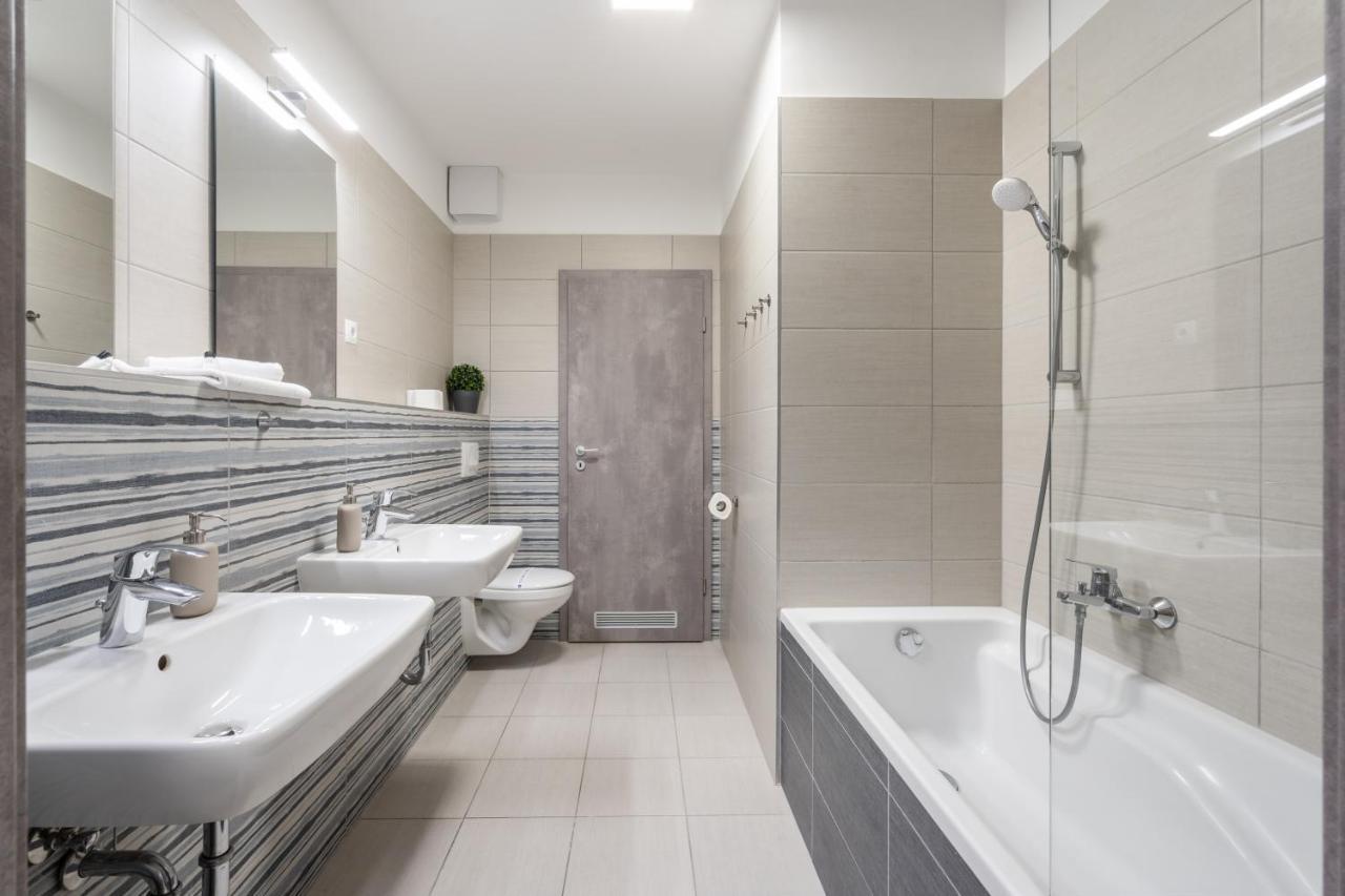 Navy Angel Apartment With Balcony Budapest Exterior photo